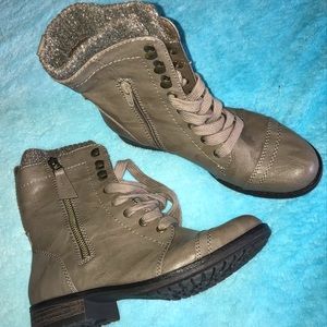 Combat boots
